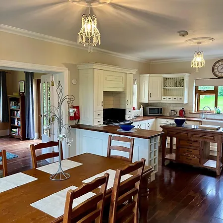 Adare Countryside House & Private Garden Holiday home *