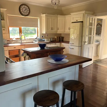 Countryside House & Private Garden