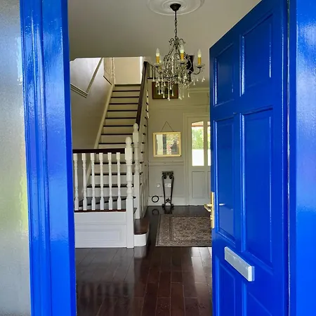 Countryside House & Private Garden بيت للعطل *