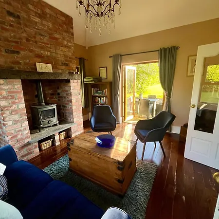 بيت للعطل Countryside House & Private Garden *