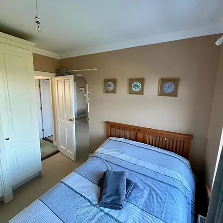 Countryside House & Private Garden بيت للعطل *