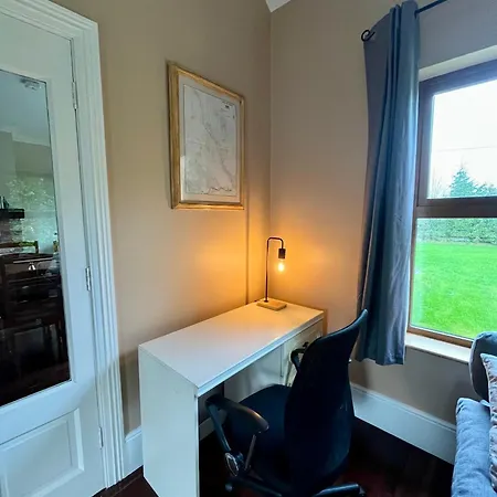 Countryside House & Private Garden بيت للعطل *
