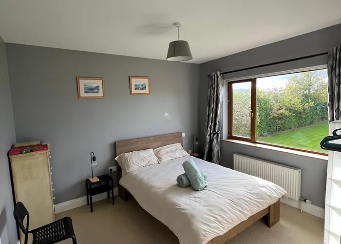 Countryside House & Private Garden