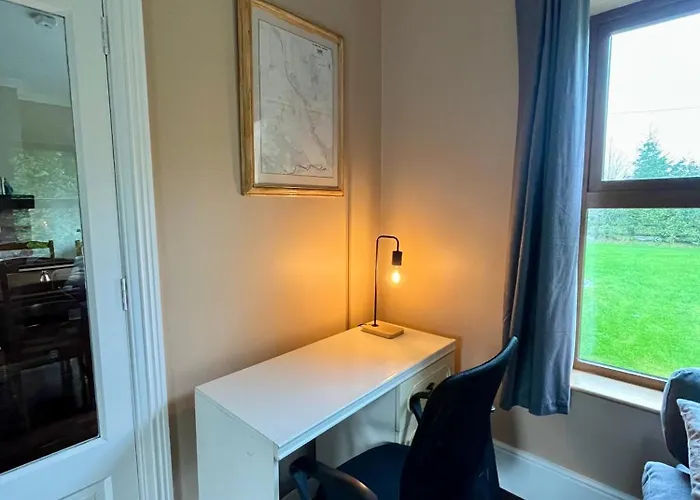 Countryside House & Private Garden بيت للعطل *